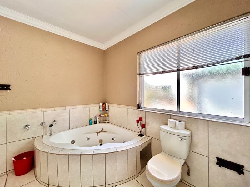 4 Bedroom Property for Sale in Caribbean Beach Club North West